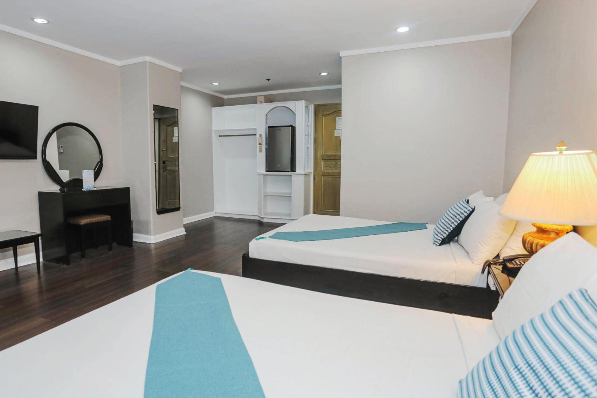 Holiday Plaza Hotel - סבו מראה חיצוני תמונה