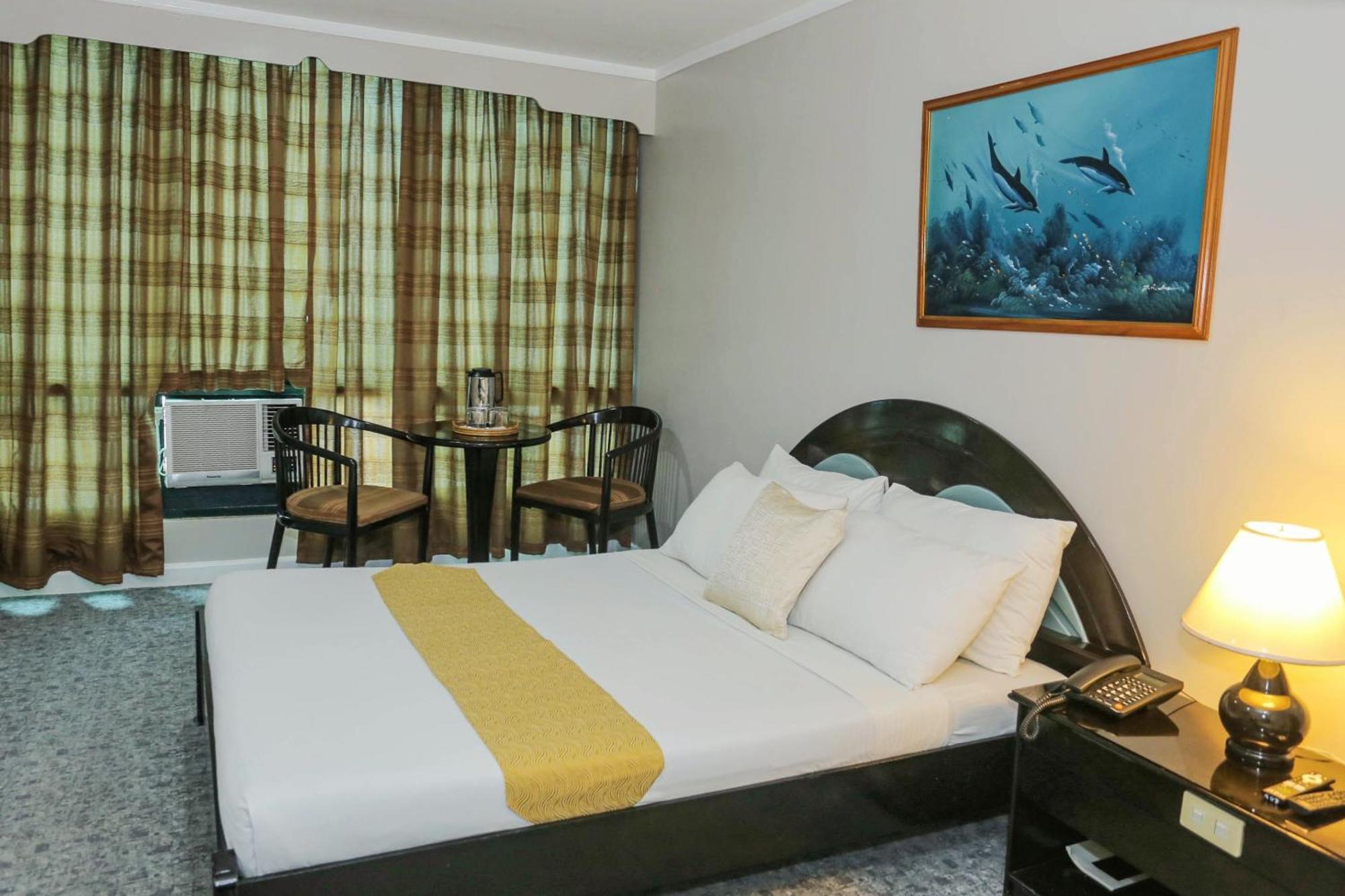 Holiday Plaza Hotel - סבו מראה חיצוני תמונה