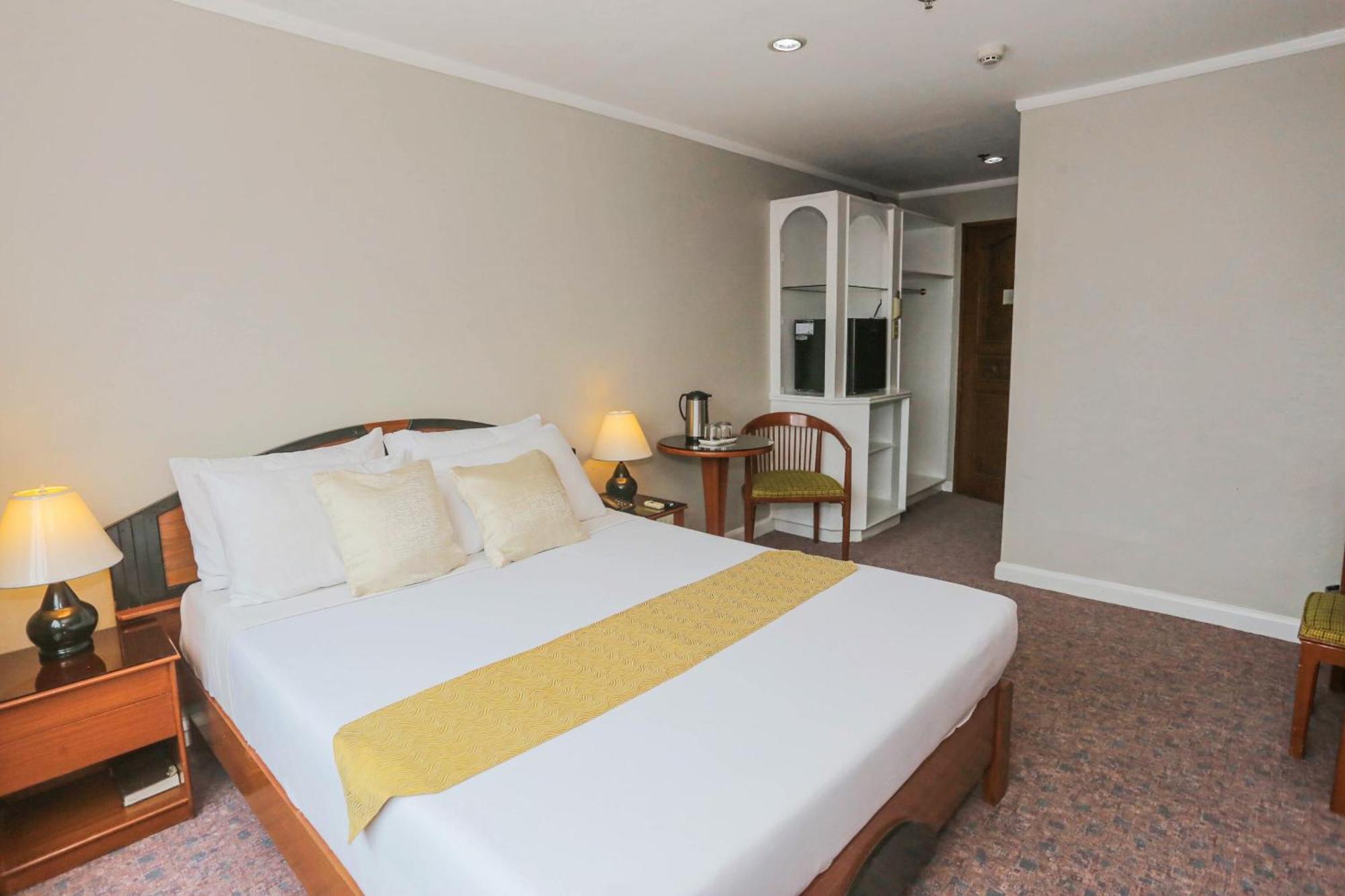 Holiday Plaza Hotel - סבו מראה חיצוני תמונה