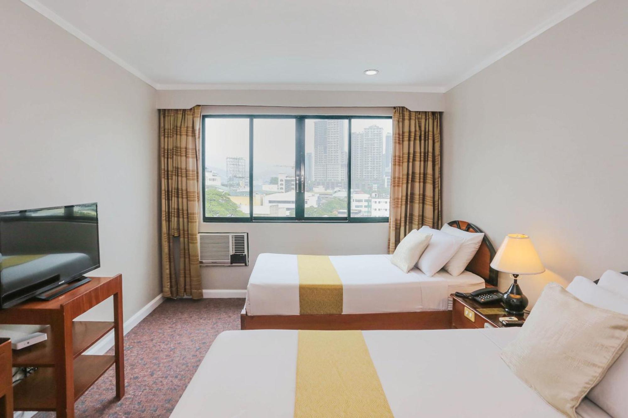 Holiday Plaza Hotel - סבו מראה חיצוני תמונה