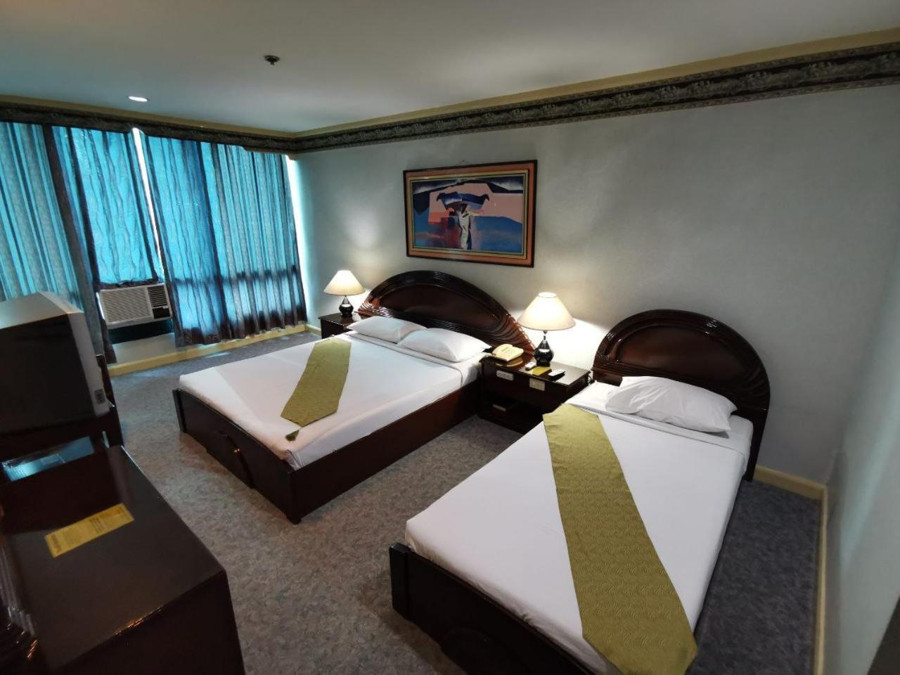 Holiday Plaza Hotel - סבו מראה חיצוני תמונה